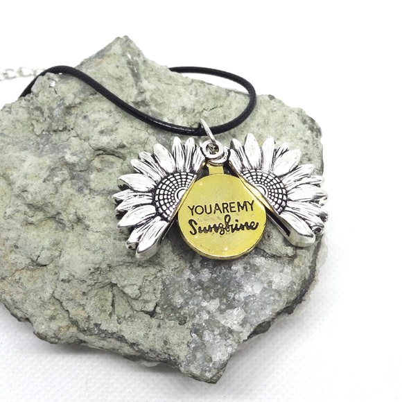 NEW You are my sunshine Sunflower Charm Nacklace - Picture 1 of 5